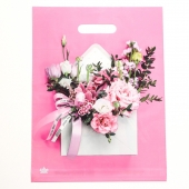 Розовый пакет с цветочным принтом и вырубной ручкой (40х31 см) - Сима-Ленд - купить с доставкой в Саранске