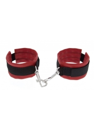 Красно-чёрные полиуретановые наручники Luxurious Handcuffs - Blush Novelties - купить с доставкой в Саранске